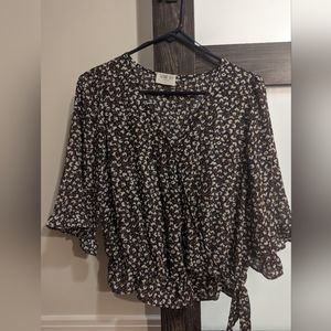 Sienna Sky Floral Top size small